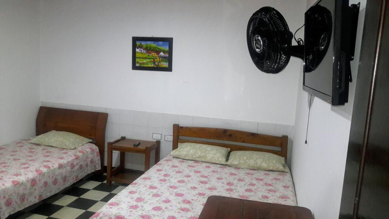 Hospedaje Santa Barbara Buga Zewnętrze zdjęcie